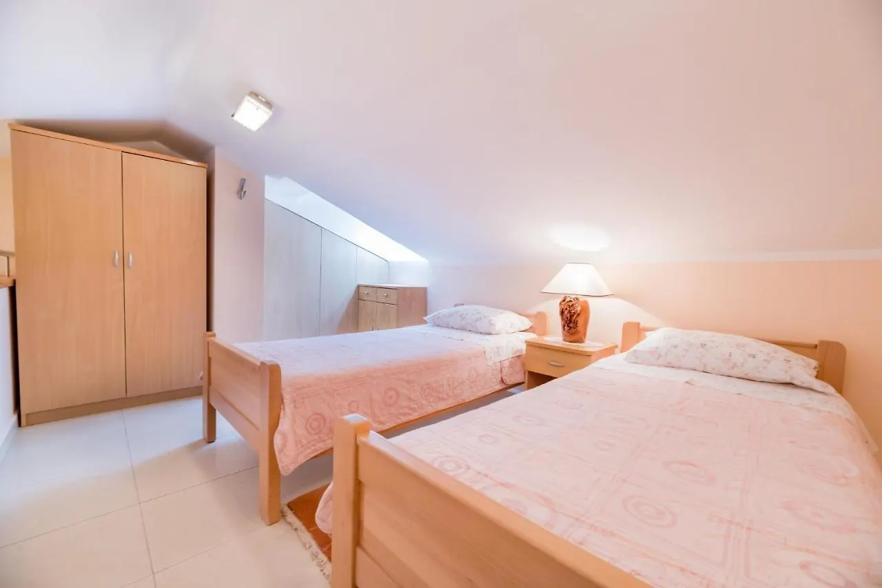 Apartments By The Sea Baska, Krk - 19350  Baska (Krk)